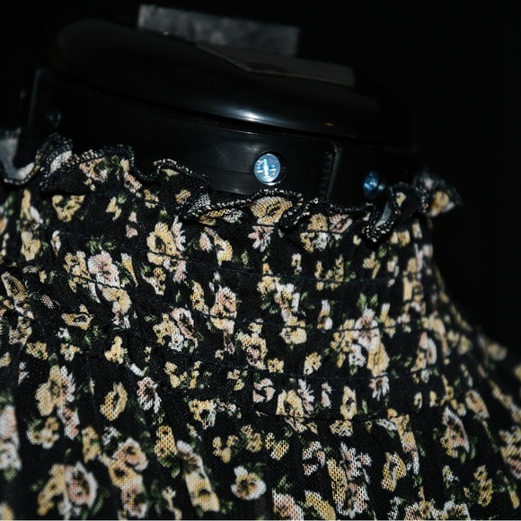 Mesh Daisies Top - Picture 3 of 6